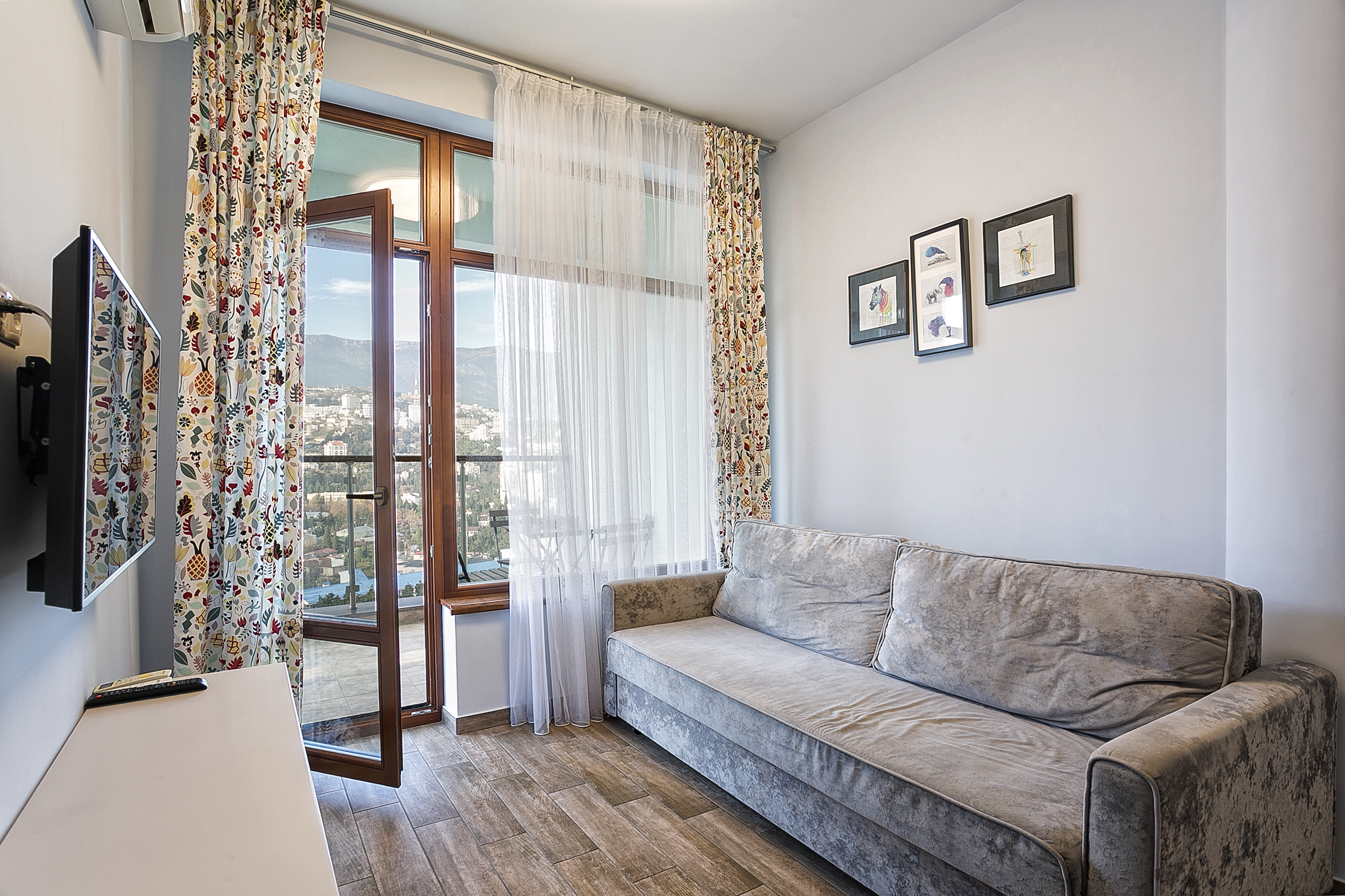 Ялта, Лотос, 2-комн., 45 м², с террасой/балконом